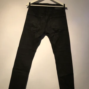 Jeans från lager 157 - Slim, svarta, 7/10 skick. 