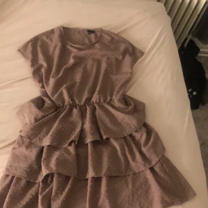 Klänning från Gina Tricot - Använd en/två gånger. BUDA!!