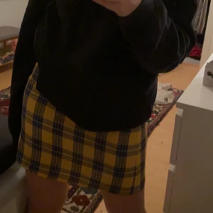 Rutig kjol - Ascool rutig kjol! Vet inte var den är ifrån men väldigt bra skick då jag inte fått så mycket användning för den 💕