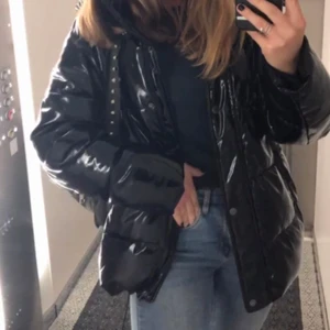 Jack - Jätte fin puffen jacka som inte blir använd av mig                     Frakt ingår inte 