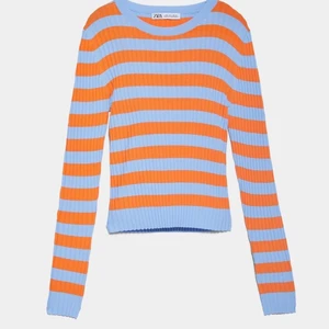 Zara randig tröja - Säljer denna slutsålda populära tröja från Zara i storlek S men är mycket stretchig. Nyskick. Köparen står för frakt. Endast swish. Buda gärna!