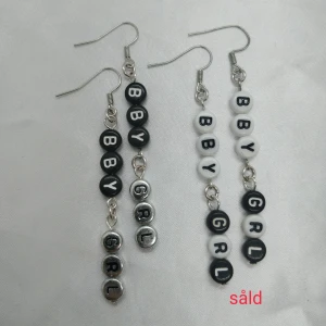 Handgjorda bbygrl-örhängen - Handgjorda bbygrl-örhängen ⛓️ priset är per par🖤