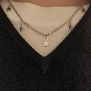 ⭐️star necklace⭐️ (silver elr guld) reglerbar längd•••••kolla in mina andra smycken! Frakten blir 15 :- hur mkt du än köper✨