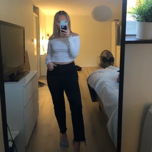 Kort topp - En långärmad crop top från H&M. Använd fåtal gånger💞