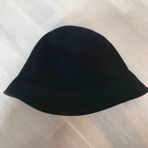  - Hatt köpt från vintage butik. Använd en gång