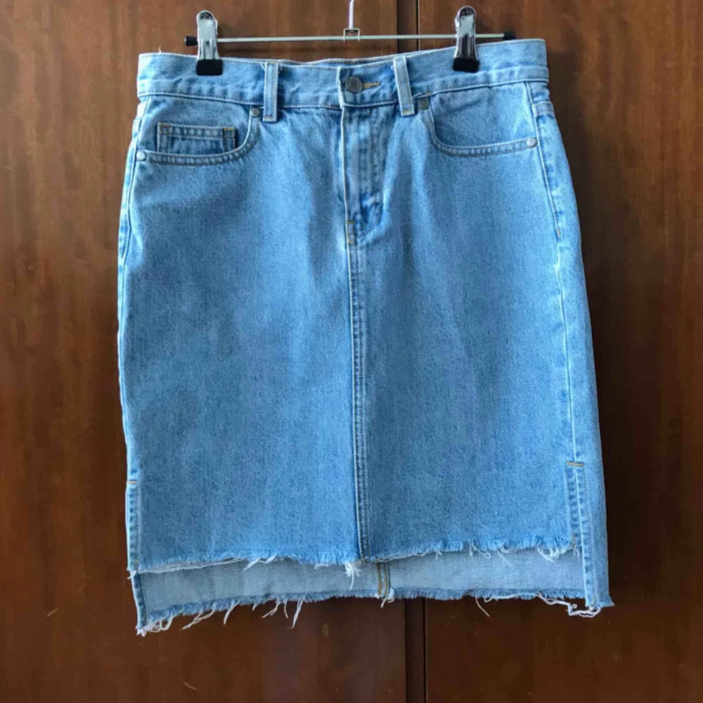 Kjol från Dr denim i snyggt jeanstyg. ✨💗 (Köpt för 400 kr). Kjolar.