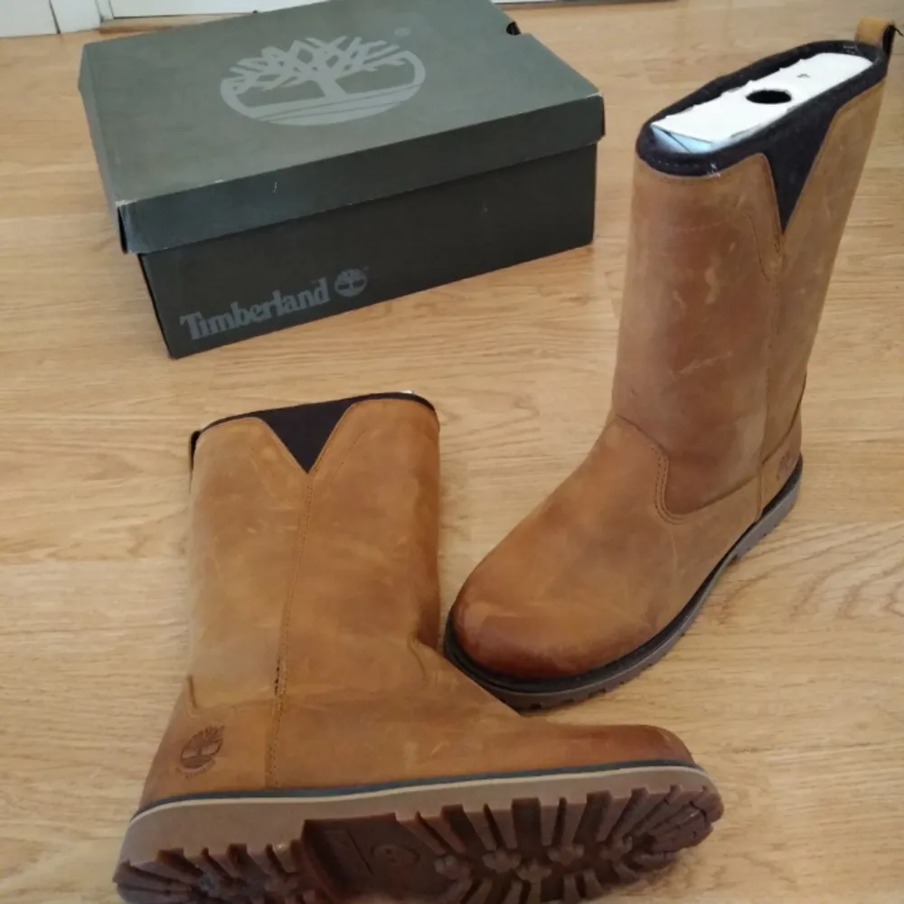 Helt nya äkta timberland stövlar, av äkta skinn. Storlek 36. Nypris 1000kr. . Skor.