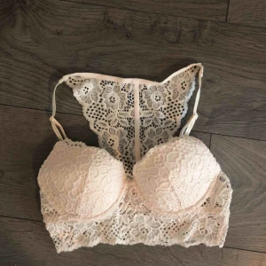  - Söt bh från H&M Aldrig använt  Priset är inkl frakt 