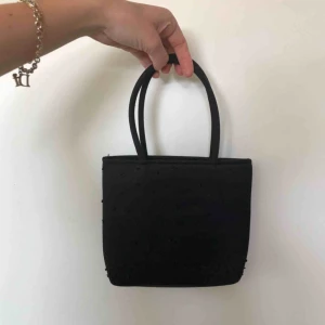  - Liten vintage tote bag med pärldesign! Så fin men används tyvärr inte.