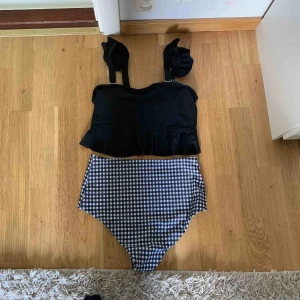  - Aldrig använd Storlek M fast liten för storleken,anledning för att jag säljer är för att den är för stor  Prislappen är fortfarande kvar.