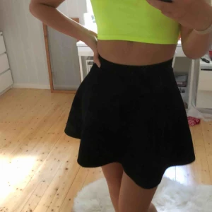  - Kjol från hm. Storlek s och jag är 1,73 lång. Gratis frakt!🥰