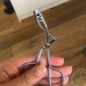  - Helt oanvänd ögonfransböjare från Kicks! 