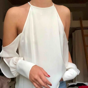  - Jättefin blus från Zara! Använd ca 2 ggr.  Priset är inklusive frakt!