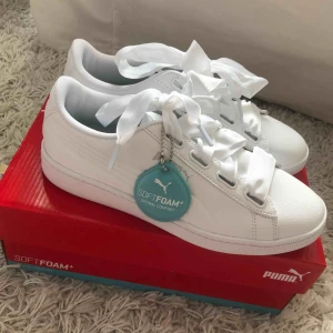  - Helt oanvända! Kommer i orginalförpackning! Säljs p.g.a. för liten storlek!