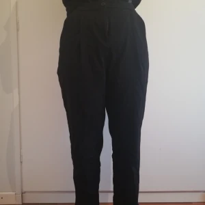  - Svarta mycket sköna kostym byxor 