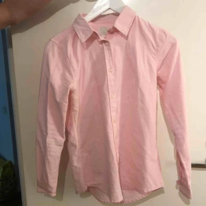  - Ljusrosa skjorta som använts 2 gånger 