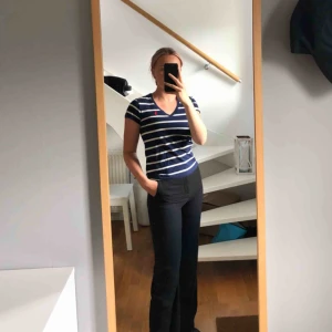  - Marinblå t-shirt med vita ränder från Ralph Lauren (äkta) Storlek XS💙💙