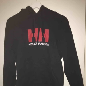  - Helly Hansen hoodie, toppenskick