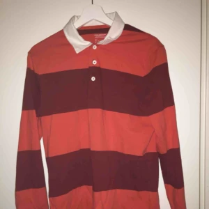  - Riktigt clean lång piké från Urban Outfitters, nyskick 