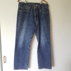  - Äkta vintage Levi Strauss jeans i storlek 34/30