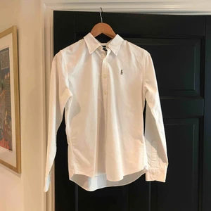  - Slim fit skjorta från ralph lauren i bra skick