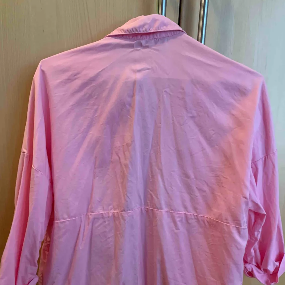 Skjorta i oversize passform, från Zara.. Skjortor.