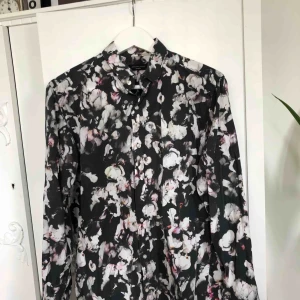  - Slim-fit, perfekt passform. En gammal favorit 