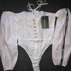  - Snygg ”korsett” body som aldrig blivit använd💖