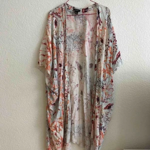  - Tunn tunika/lång kofta från Lindex.   Köparen betalar frakt. 