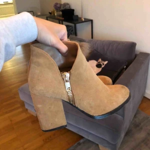  - Mockaboots från Zara, köpte står för frakt 📦 
