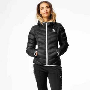  - Fint skick, men ena knappen i fickan är trasig   Hämtas i Söråker eller står köparen för frakten   