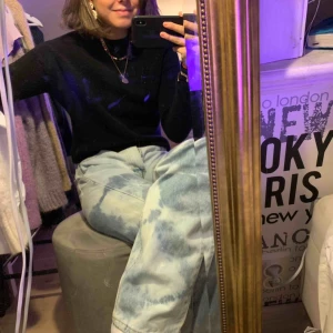  - Snygg och skön stickad tröja från & other stories som sitter superbra (typ strechigt material) Passar till vad som helst! Fraktar eller möts upp i Stockholm!💞💓💕