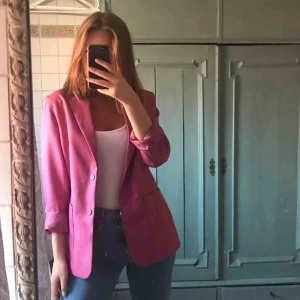  - Fin gammalrosa kavaj, helt oanvänd🥰 Köpt på secondhand och är i mycket fint skick <3  Frakt 80kr