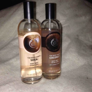  - Två bodymists från the body shop i dofterna "shea" och "coconut"💕Båda för 70kr. Endast testade ett par gånger så ca 85% kvar i varje flaska! Säljs för att jag redan har dessa!