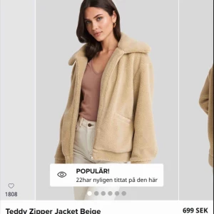  - Säljer min Teddy jacka från nakd i färgen svart. Är varm och trendig, köpt i år. Pris kan diskuteras:)  