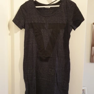  - Tunika från Only. Använd en gång. Frakt tillkommer! 