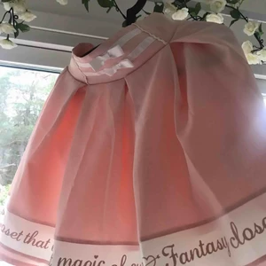  - Köpt i Tokyo. One size, passar bäst S men eftersom den är stretchig funkar den på mig som är M. Har endast provat den. Inga hål eller fläckar.