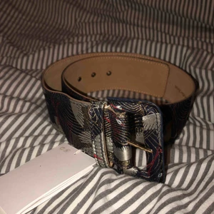  - Så fint skärp, aldrig använt, passar jättebra över klänning eller liknande. Från & Other stories, köpt i vintras för 390kr