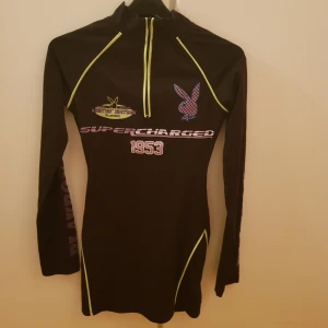  -  Mindre i storleken (petite). Köpte den för 400kr. Pris kan diskusteras! Har bara använt en gång