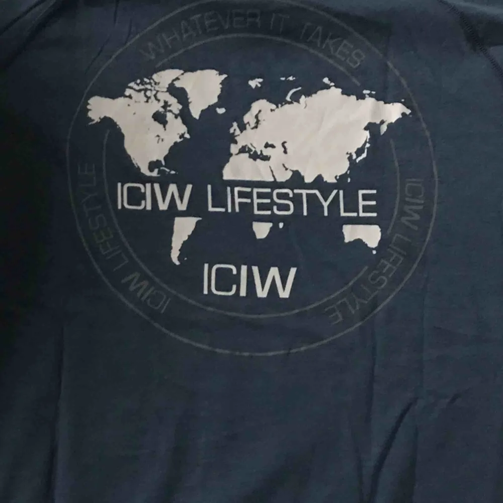 Helt oanvänd ICANIWILL tränings tröja i stl S. T-shirts.
