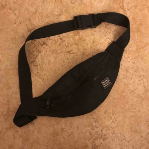  - Snygg och rymlig bumbag!