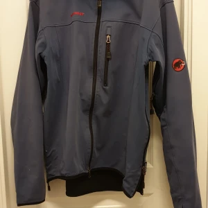  - Säljer min softshelljacka. 