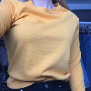  - Fin tröja i fint skick, sparsamt använd, skriv vid frågor❤️