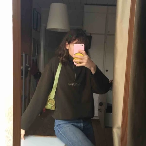  - En super mjuk och skön tröja!  Köpt på secondhand🤘🏻