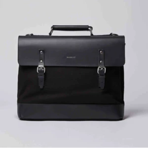  - Sandqvist ryggsäck model Jones, sparsamt använd, fint skick 