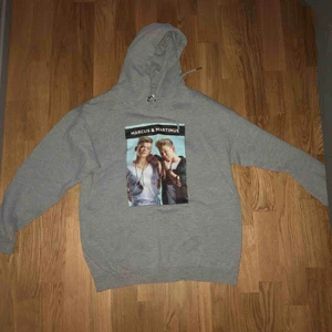  - Säljer min Marcus och Martinus Huddie från 2016! Använd många gånger, lite sliten men fint skick ändå. Köparen står för frakten