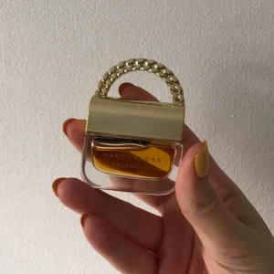  - Liten parfym från Marc Jacobs 🌸🌸😗😗