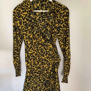  - Aldrig använd omlottklänning från VERO MODA