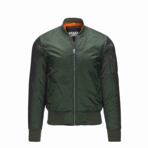  - Perfekt skick. Nästan aldrig använd.  Bomberjacka. 