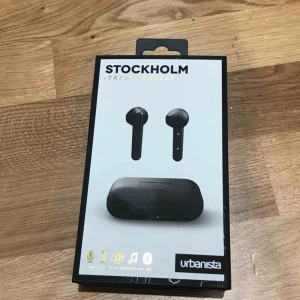  - Bara använda max 5 gånger så inprincip nyskick! Orginalpriset ligger på 899kr, varan kommer i sin orginalförpackning med laddare